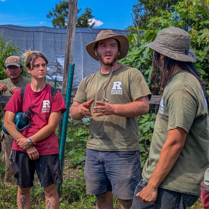 Andrew Geller talks to the Student Farmers.